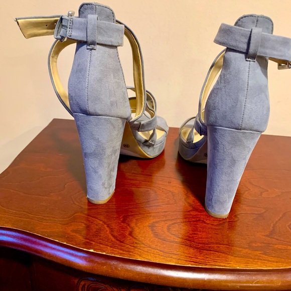 Chinese Laundry Suede Grayish platform sandals - Picture 4 of 7